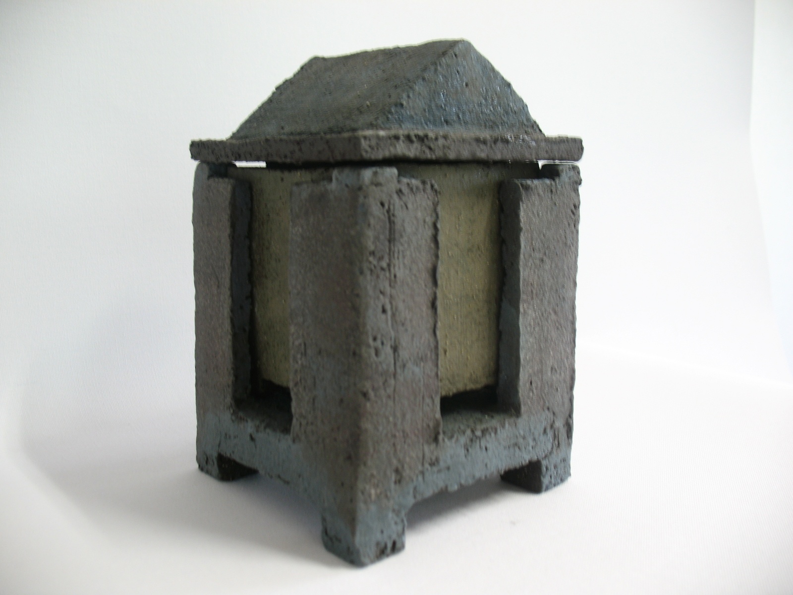 Container 2, keramiek van José Hattink