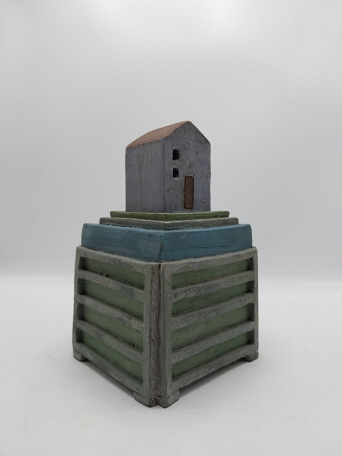 Grensverleggende constructie 2, keramiek van José Hattink