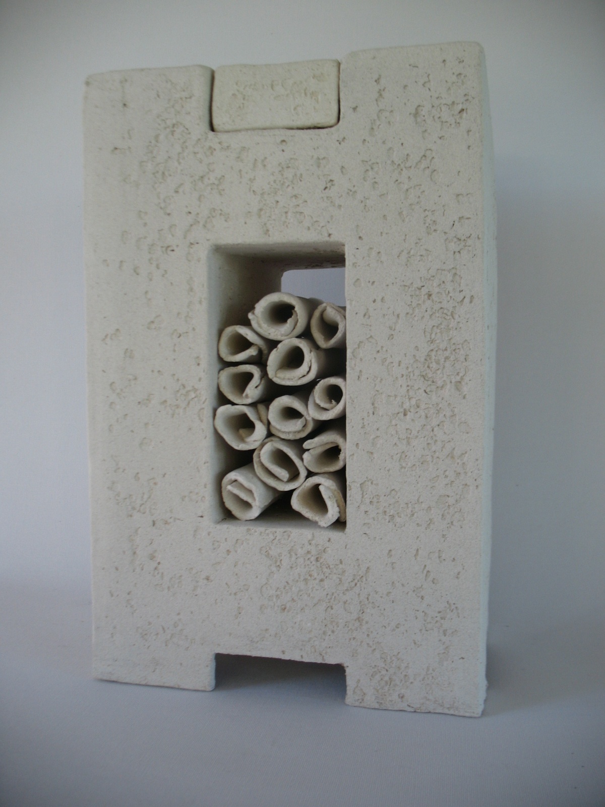 Object met kleirolletjes, keramiek van José Hattink